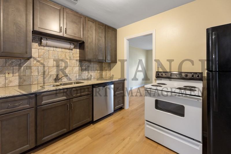 1022 S Yale St - Photo 7 of 15