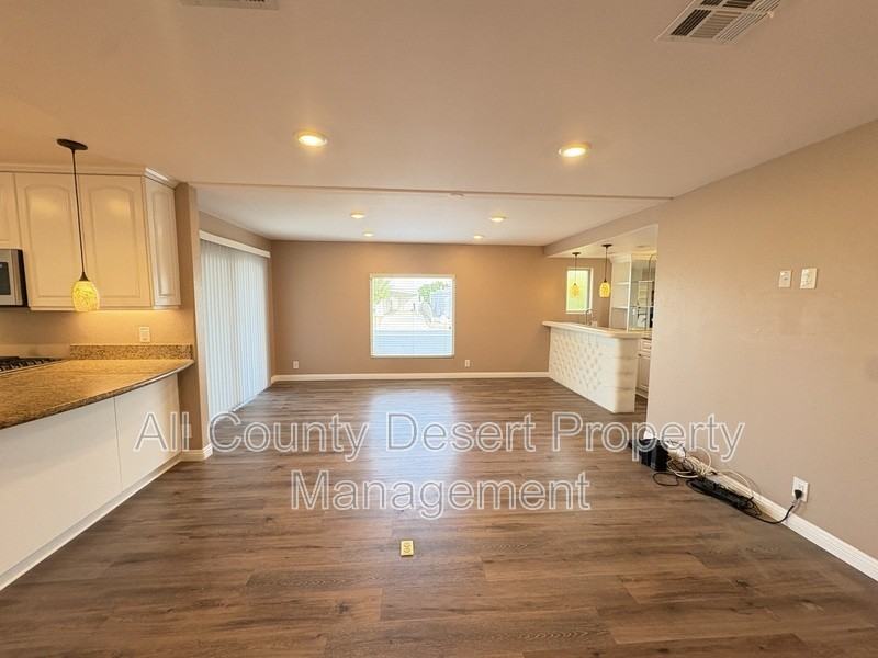 38251 Desert Greens Drive East - Photo 6 of 30