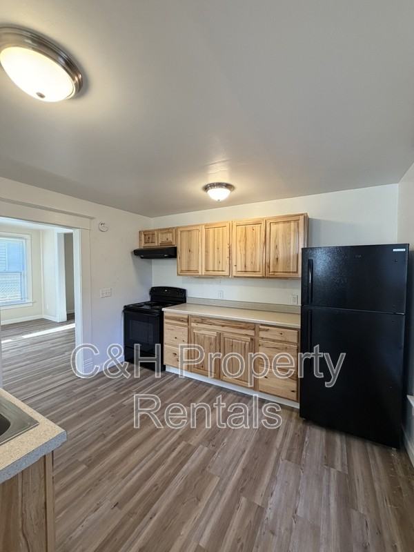 32 Custer Ave - Photo 6 of 11