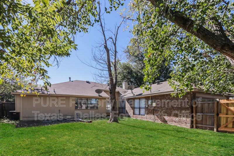 8005 Meadowlark Ln - Photo 2 of 19