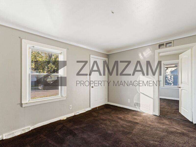 7583 Hudson Avenue - Photo 4 of 15