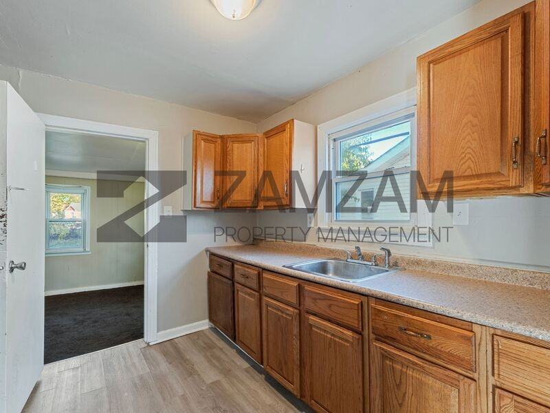 7583 Hudson Avenue - Photo 7 of 15