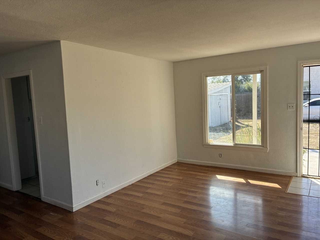 1542 Melrose Avenue - Photo 3 of 24