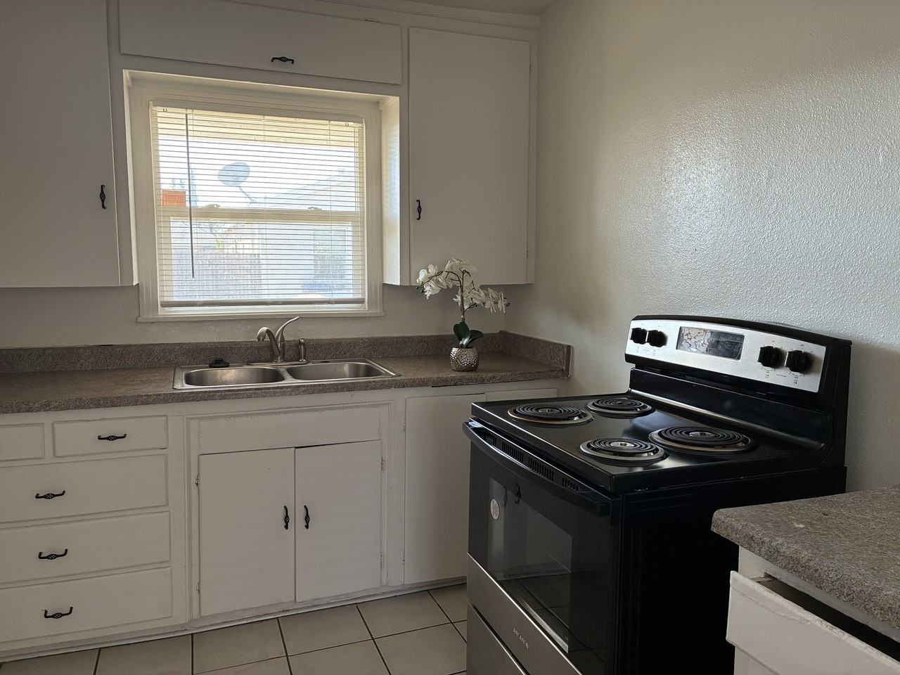 1542 Melrose Avenue - Photo 5 of 24