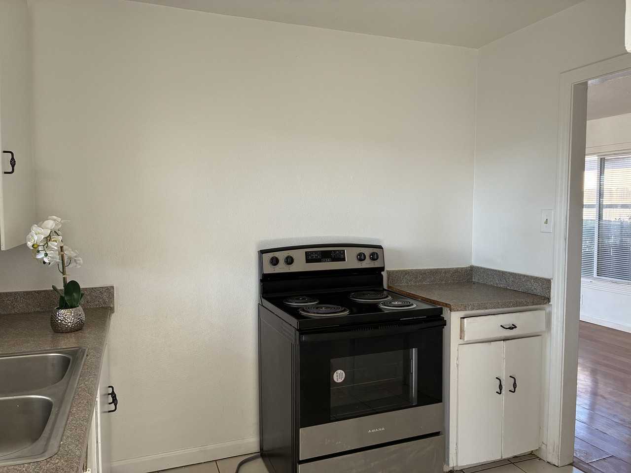 1542 Melrose Avenue - Photo 6 of 24