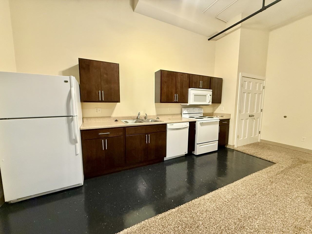 Berglund Flats - Photo 4 of 10