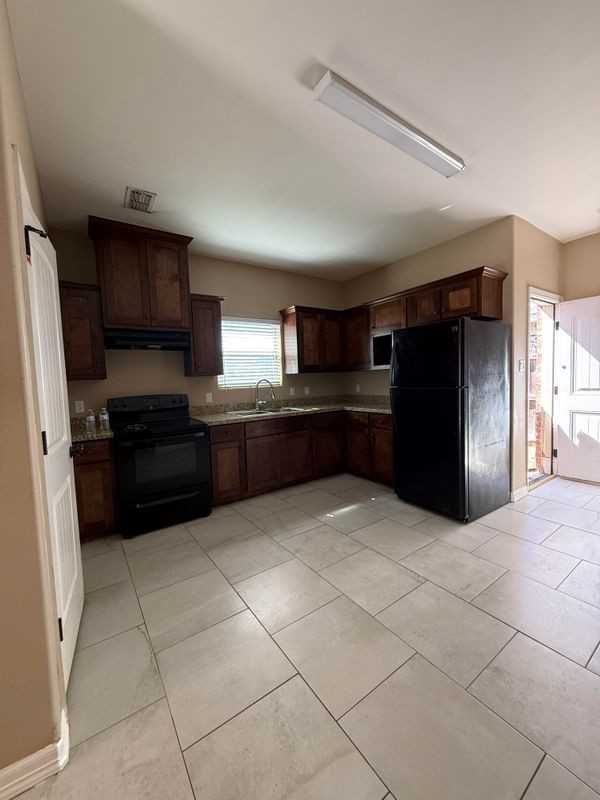 2713 E Eisenhower Ave ##2 - Photo 6 of 12