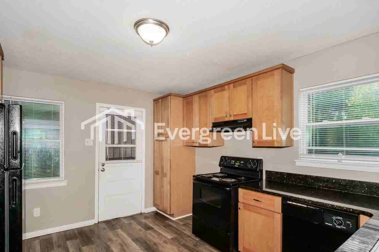 5112 Christopher Ave - Photo 5 of 16