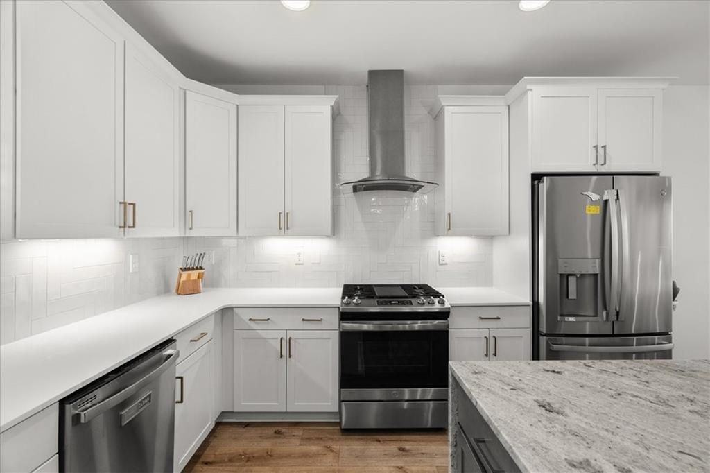 5862 Westin Rd - Photo 5 of 44