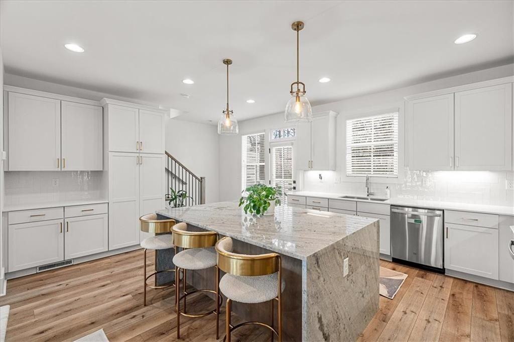 5862 Westin Rd - Photo 7 of 44