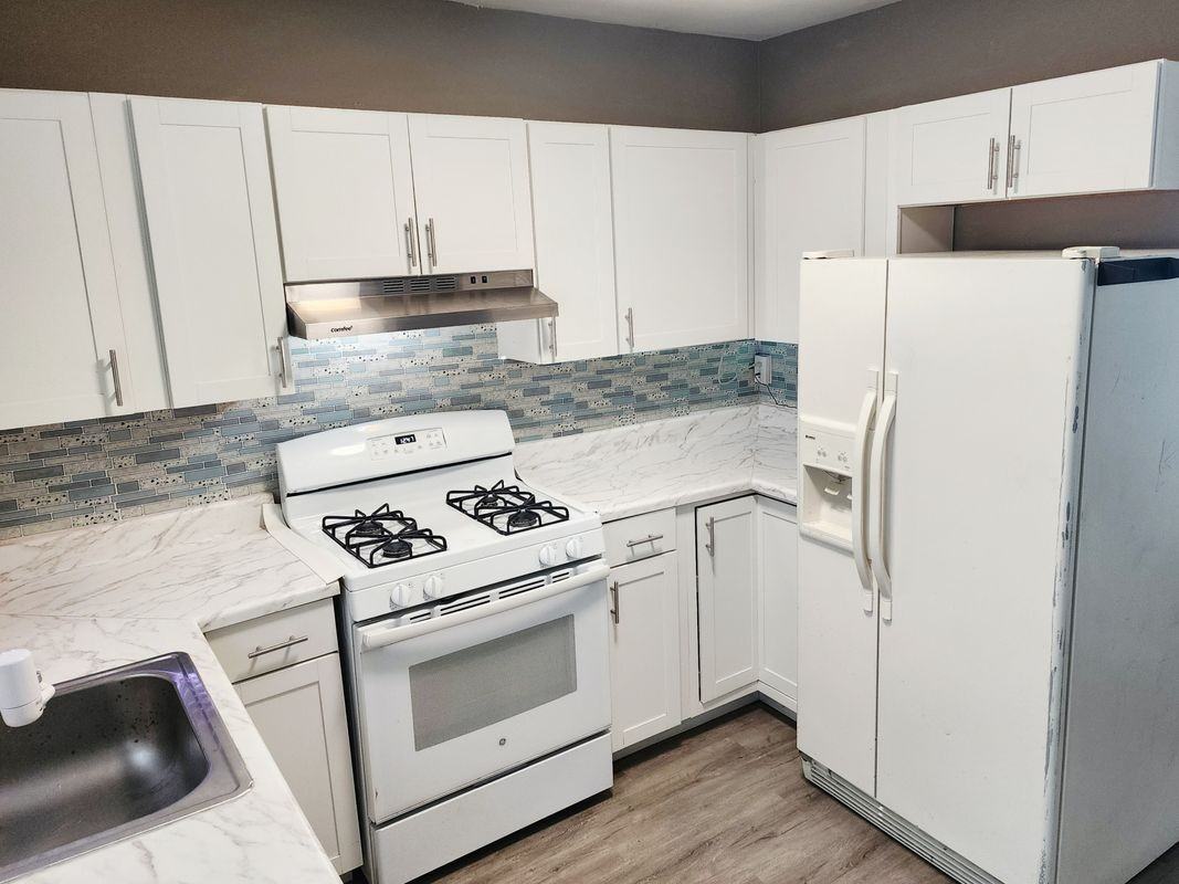 664 W 2nd St - Photo 3 of 7