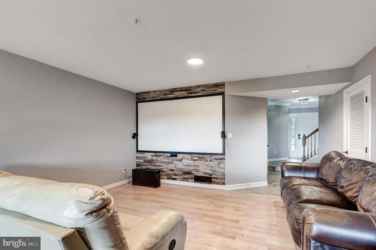 5914 Fox Glen Ct - Photo 5 of 25