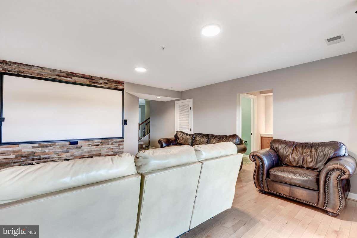 5914 Fox Glen Ct - Photo 6 of 25