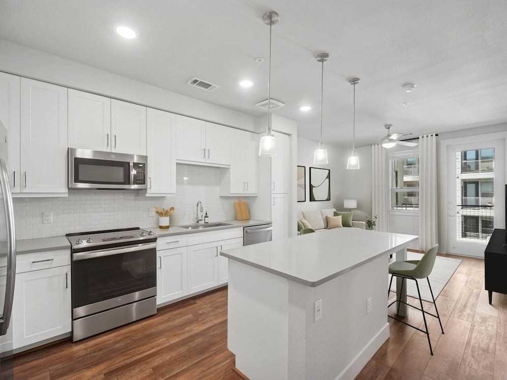 Avalon Lowry - Photo 3 of 50