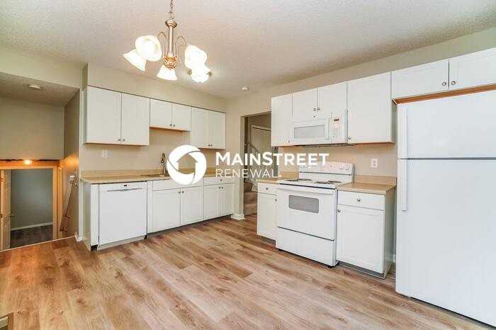 3044 Bennington Avenue - Photo 6 of 18