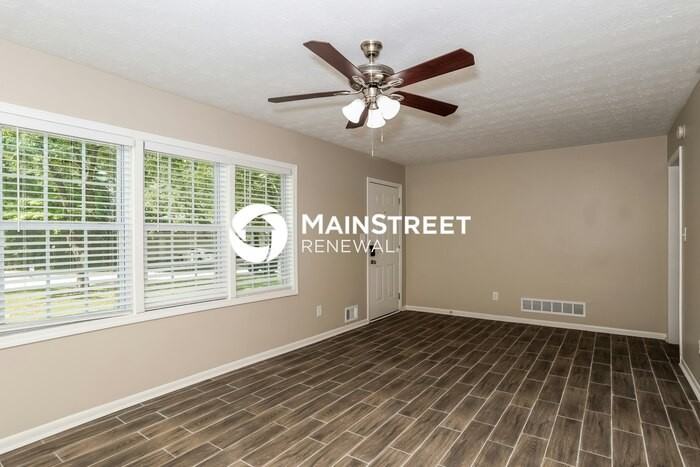 677 Selden Court - Photo 3 of 18