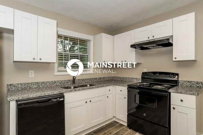 677 Selden Court - Photo 5 of 18