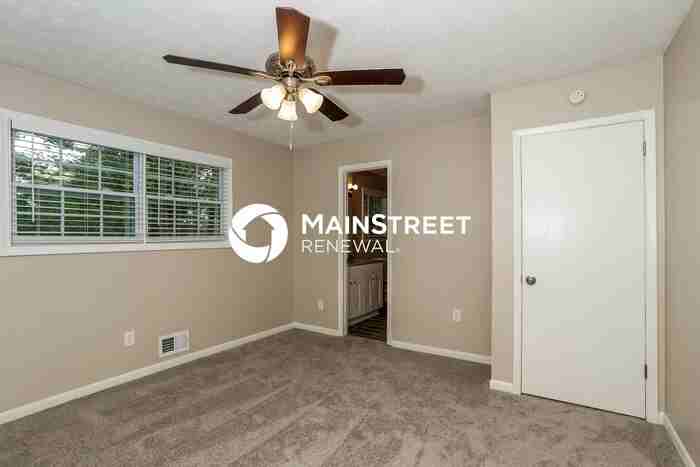 677 Selden Court - Photo 6 of 18