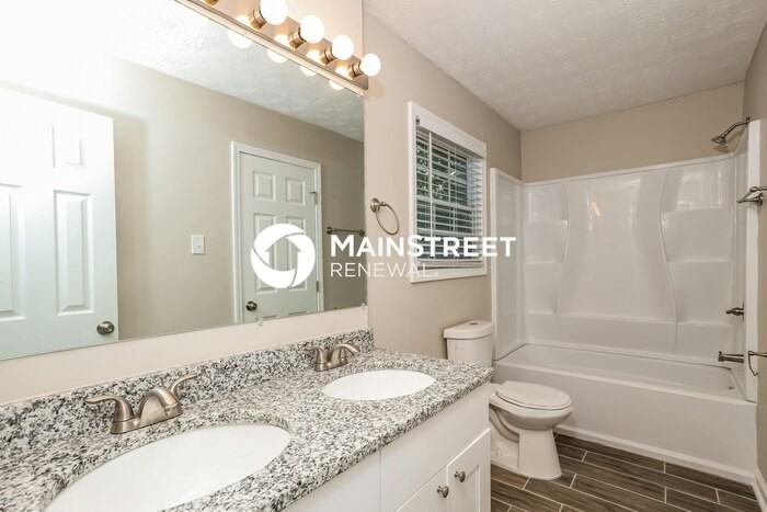 677 Selden Court - Photo 7 of 18