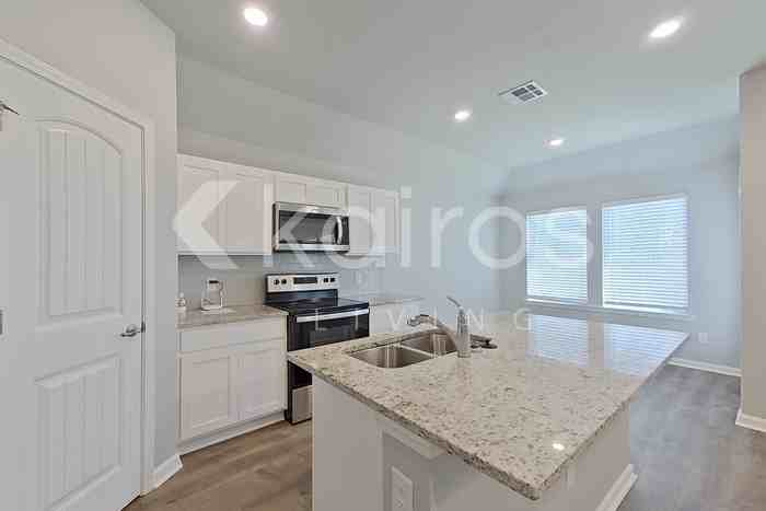 203 Santiago Ct - Photo 7 of 28