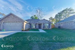 featured image of 818 Heather Dr