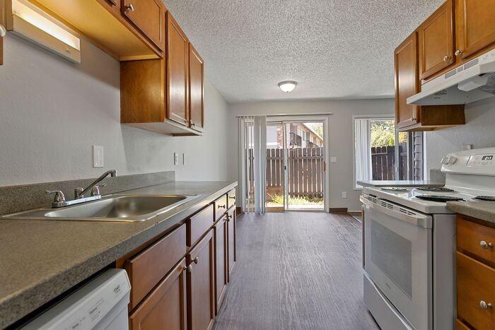 17125 Se Powell Blvd - Photo 2 of 28