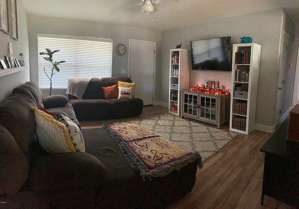103 Lassere Cir #NA - Photo 2 of 19