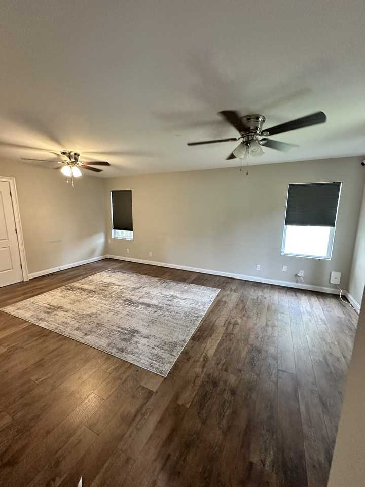 1437 Norcova Ave #NA - Photo 3 of 17