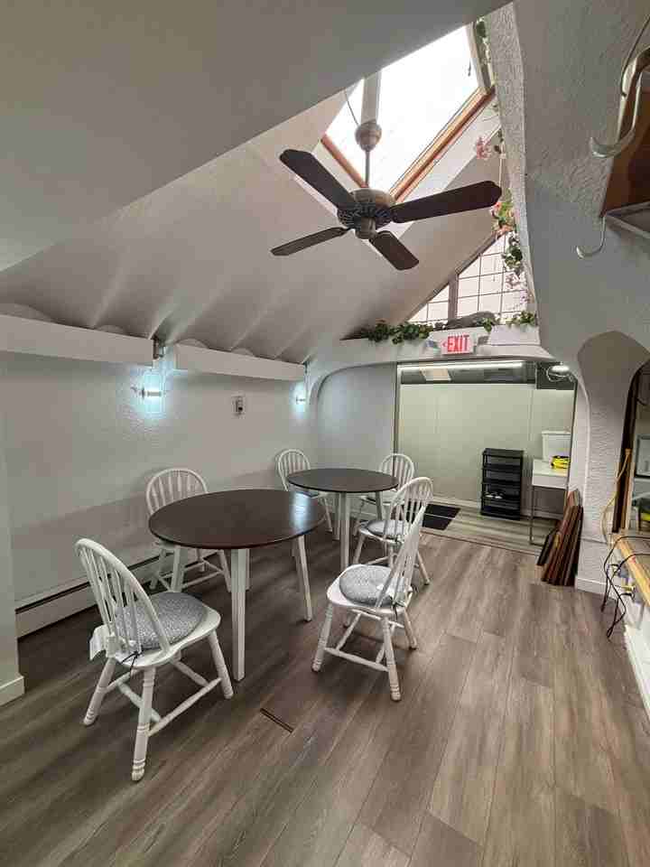 W King Edward Ave & Oak St - Photo 2 of 8