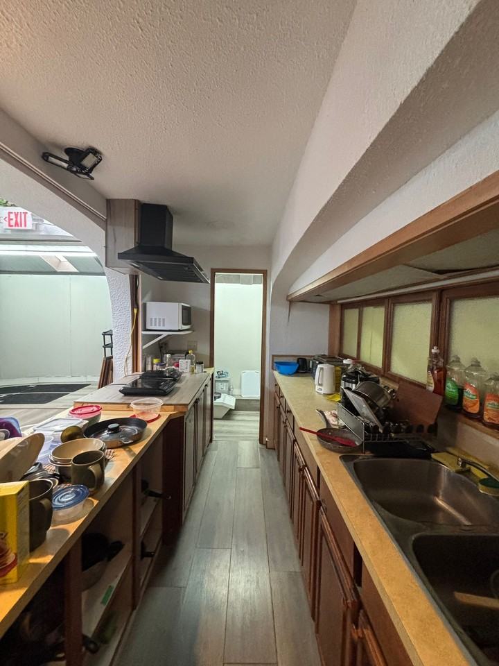 W King Edward Ave & Oak St - Photo 5 of 8