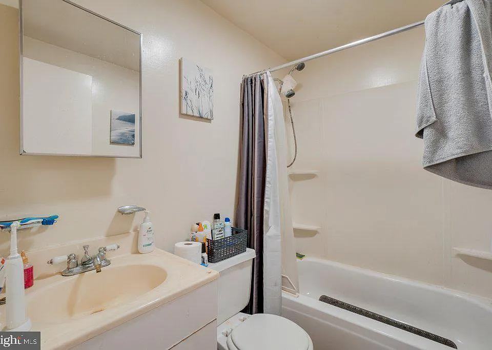 869 Hollins St - Photo 2 of 10