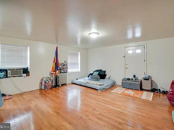 869 Hollins St - Photo 4 of 10