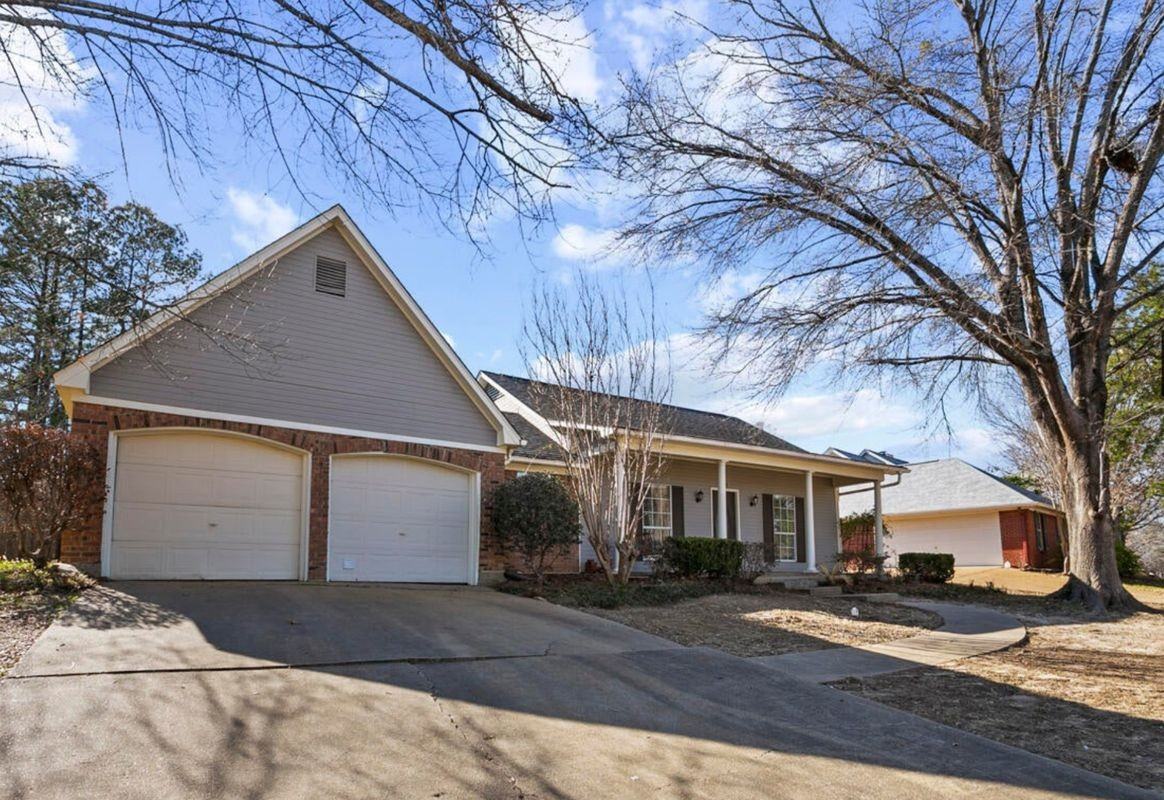 320 Pebble Creek Dr - Photo 2 of 9