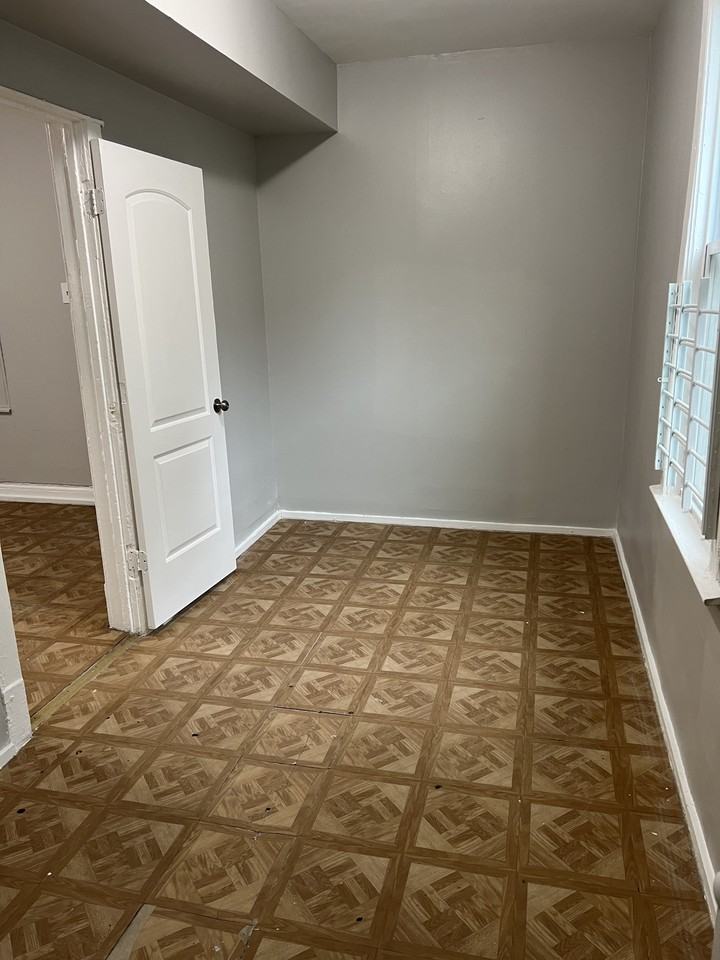 8362 S Brandon Ave #1R - Photo 6 of 12