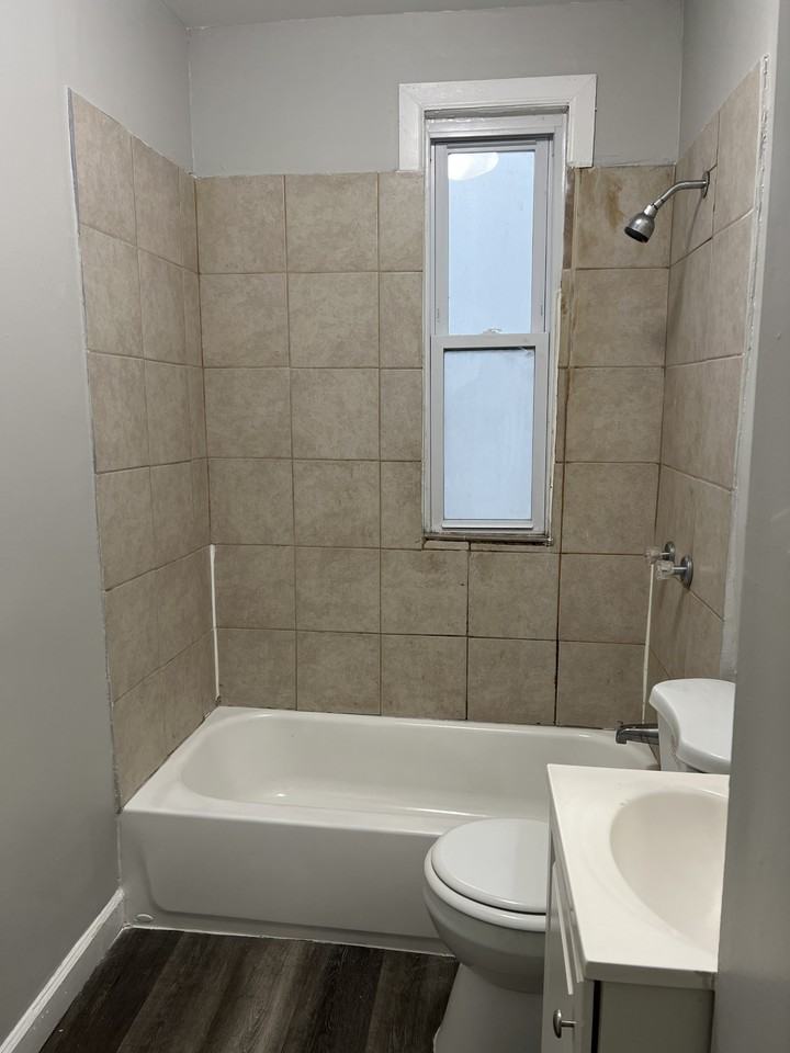 8362 S Brandon Ave #1R - Photo 4 of 12