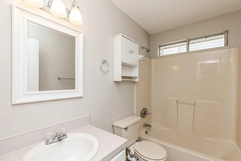 3036 Yorktown Cir - Photo 4 of 10
