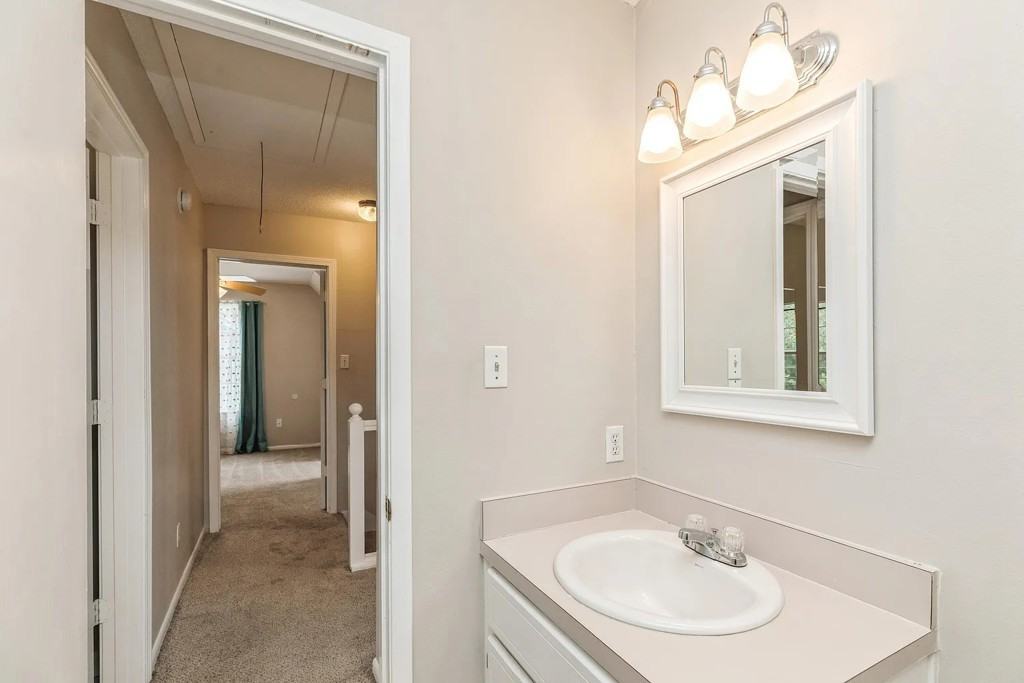 3036 Yorktown Cir - Photo 5 of 10