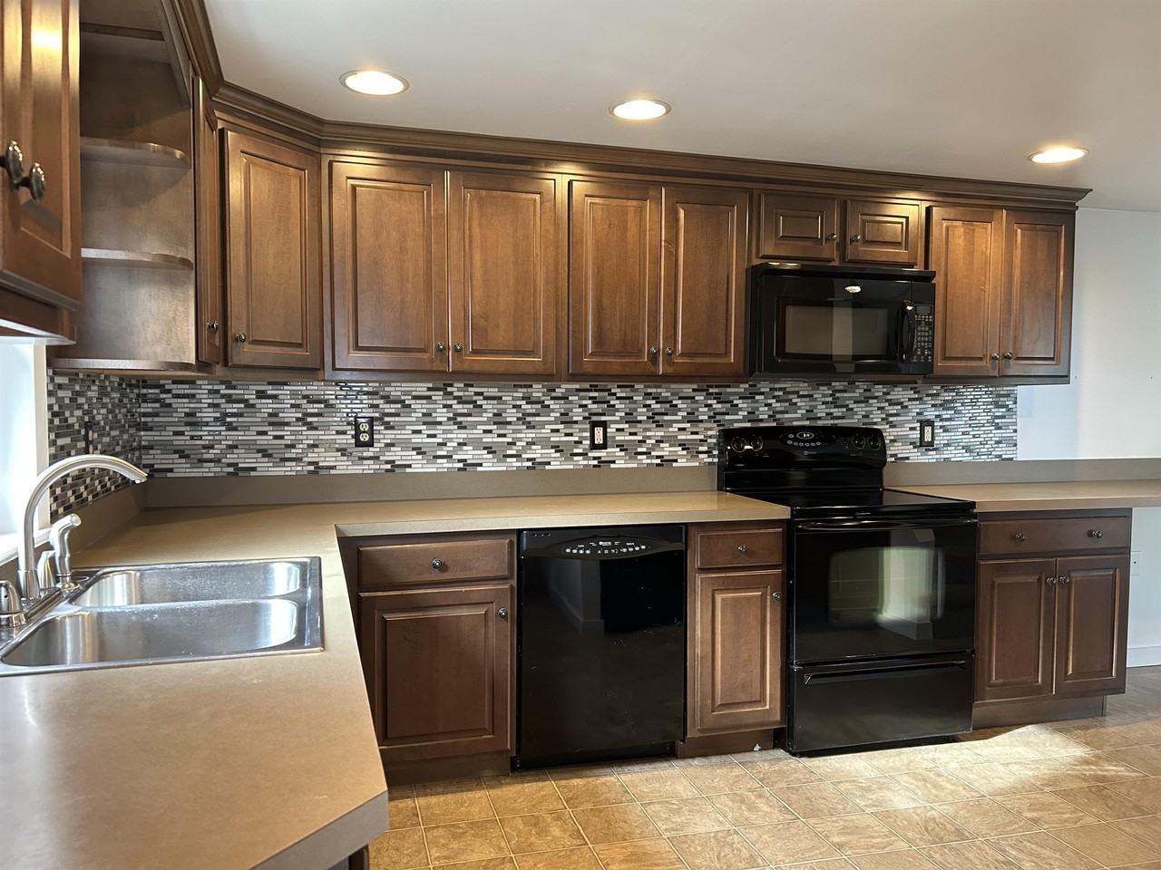349 East Fulton Street - Photo 3 of 12