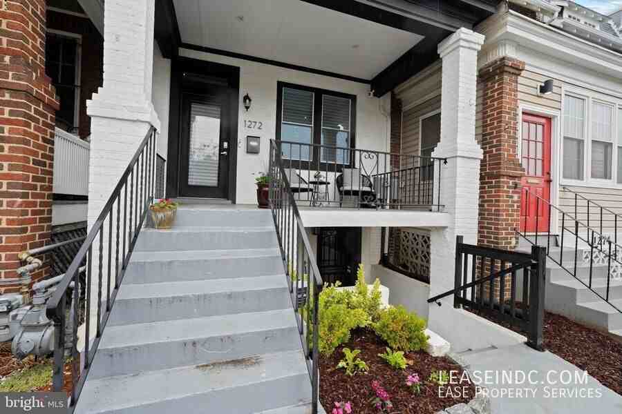 1272 Oates Street Northeast - Photo 2 of 34