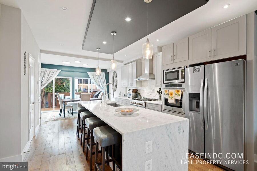 1272 Oates Street Northeast - Photo 6 of 34