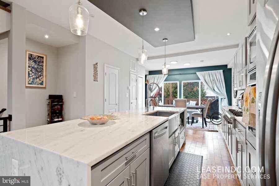 1272 Oates Street Northeast - Photo 7 of 34