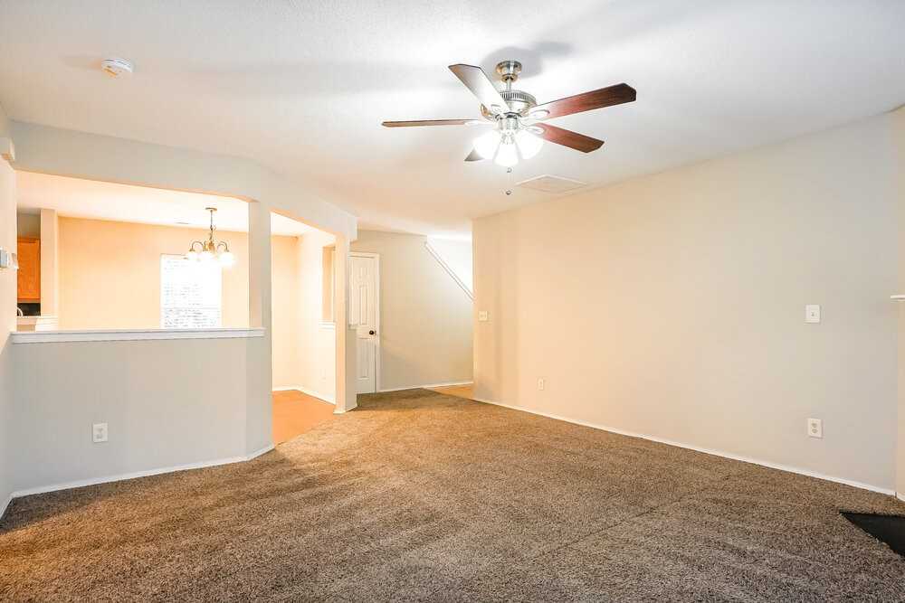 936 Mailwood Dr - Photo 4 of 17
