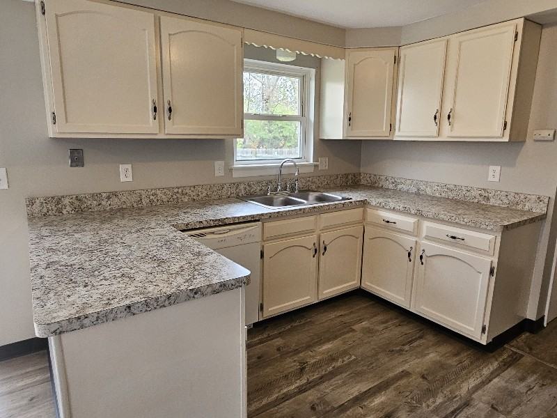 608 1/2 Sunflower Dr - Photo 2 of 31