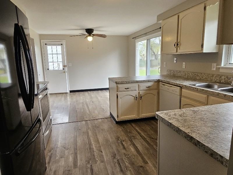 608 1/2 Sunflower Dr - Photo 3 of 31