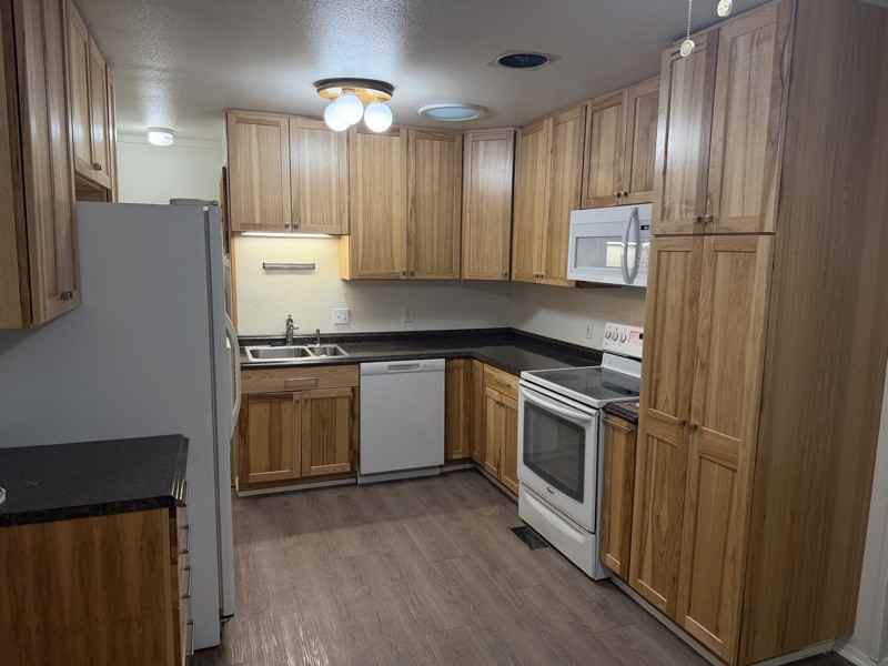 1425 Farrell Ln - Photo 2 of 10