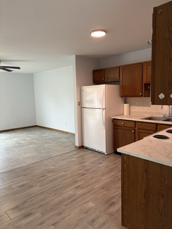 1025 Vandiver Ct - Photo 2 of 12