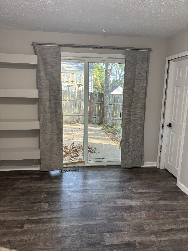 601 S 6th St - Photo 7 of 13