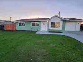 featured image of 1327 Berkeley Dr