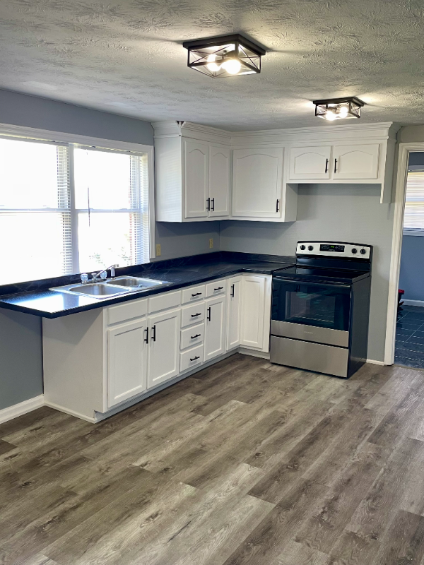 239 N Mcwhorter St - Photo 3 of 17