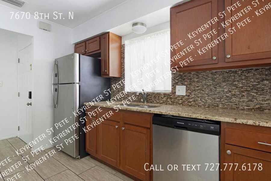 7670 7670 8th St. N - Photo 3 of 30